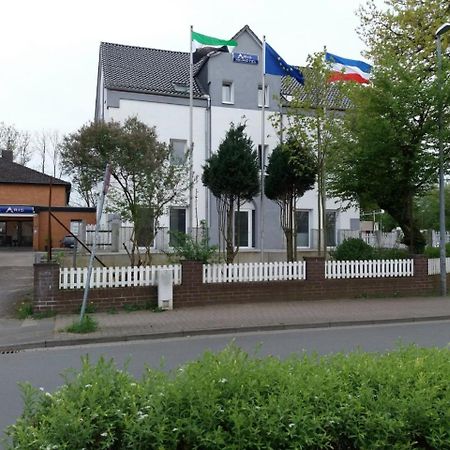 Hotel Aris 사르쉬테드 외부 사진