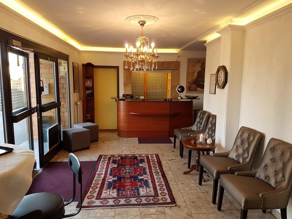Hotel Aris 사르쉬테드 외부 사진