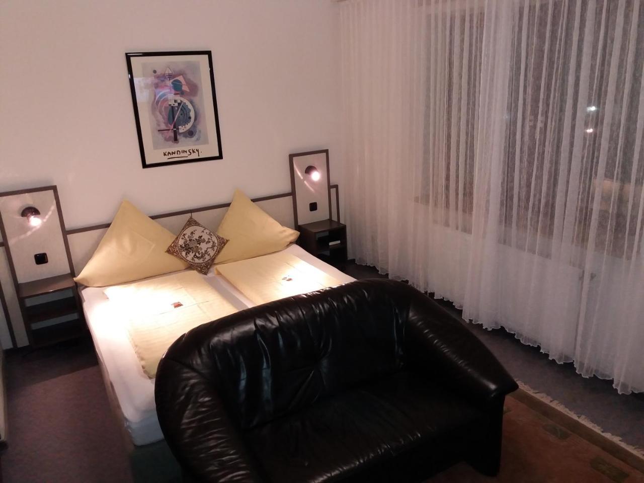 Hotel Aris 사르쉬테드 외부 사진