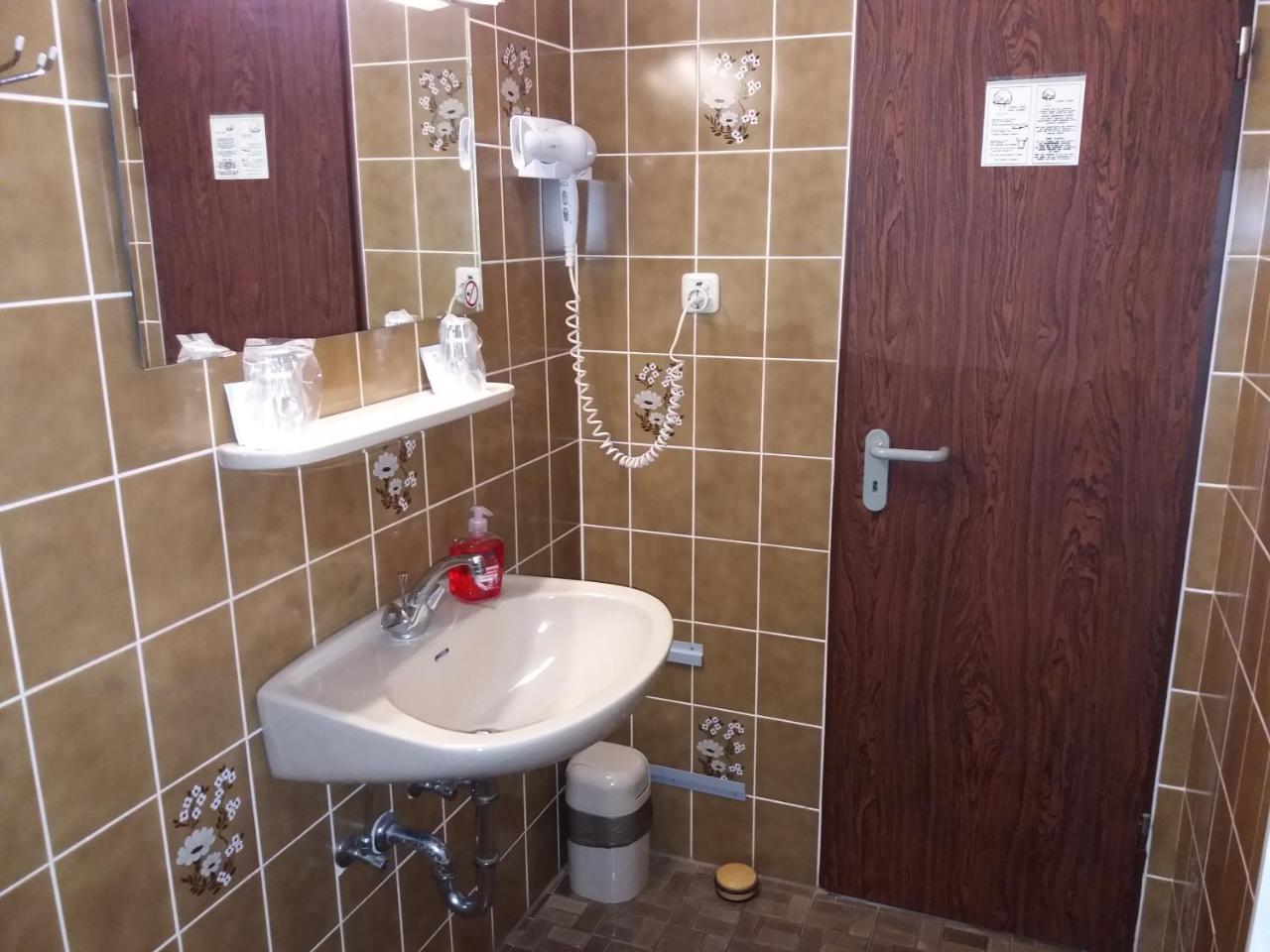 Hotel Aris 사르쉬테드 외부 사진