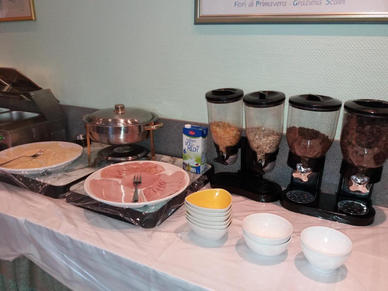 Hotel Aris 사르쉬테드 외부 사진